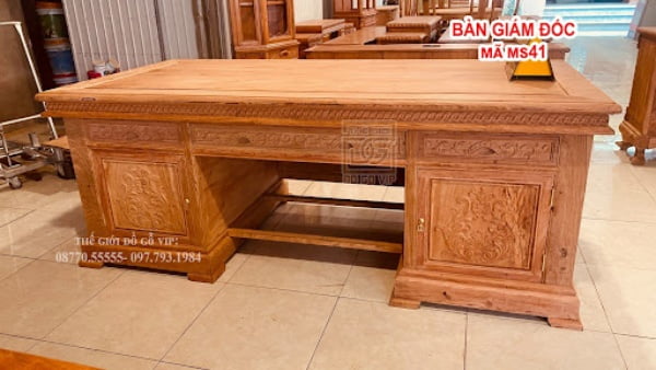 Bàn giám đốc gỗ hương đá là sản phẩm giúp khẳng định vị thế người lãnh đạo