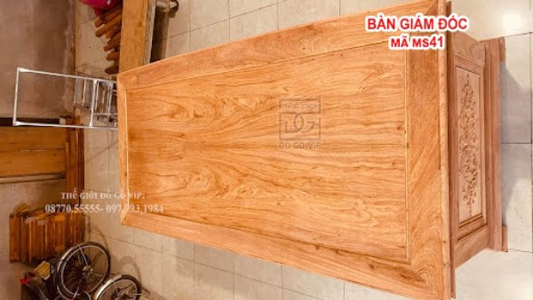 Bàn giám đốc với ưu điểm là những họa tiết được chạm khắc tỉ mỉ từng chi tiết