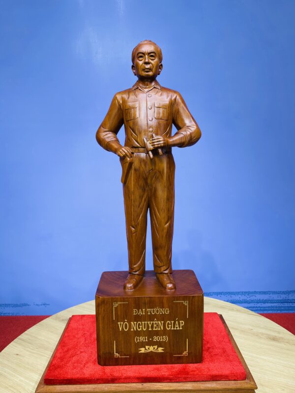 Tượng Gỗ Bác Giáp