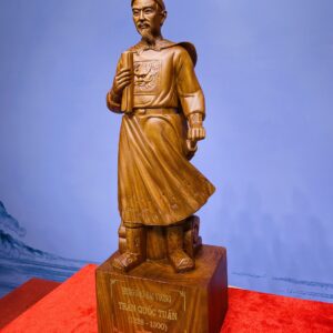 Tượng Gỗ Trần Quốc Tuấn