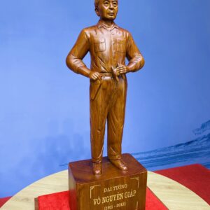 Tượng Gỗ Bác Giáp