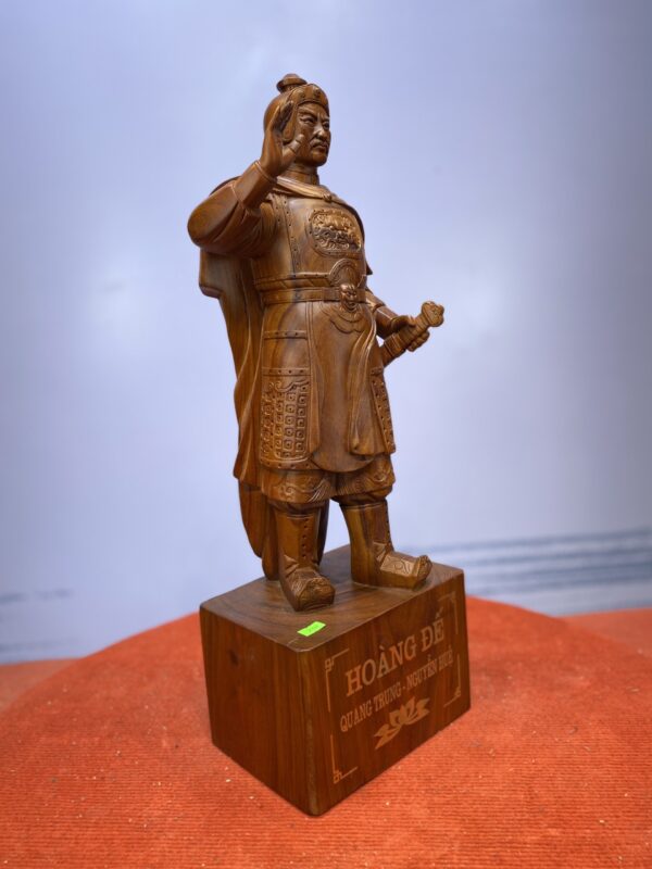 Tượng Gỗ Vua Quang Trung