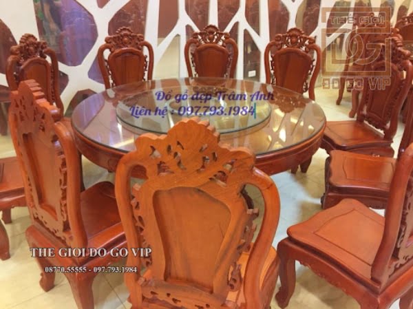 Bàn ăn tròn xoay là sự kết hợp giữa phong cách cổ điển và phong cách hiện đại