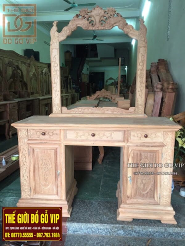 Chất liệu gỗ là yếu tố chính quyết định giá thành của mỗi bàn trang điểm tân cổ điển