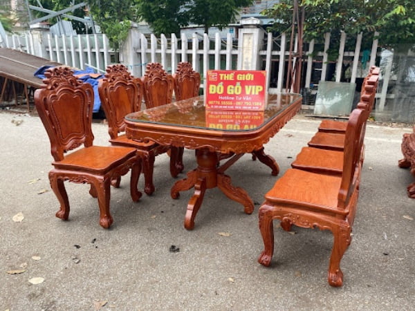 Đường vân của bộ bàn ăn 8 ghế rất tự nhiên và ấn tượng