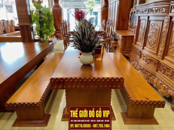 Bộ bàn ghế gỗ nguyên khối có vẻ đẹp tuyệt vời, sự độc đáo tạo nên một không gian sống vô cùng sang trọng, đẳng cấp và lịch lãm.