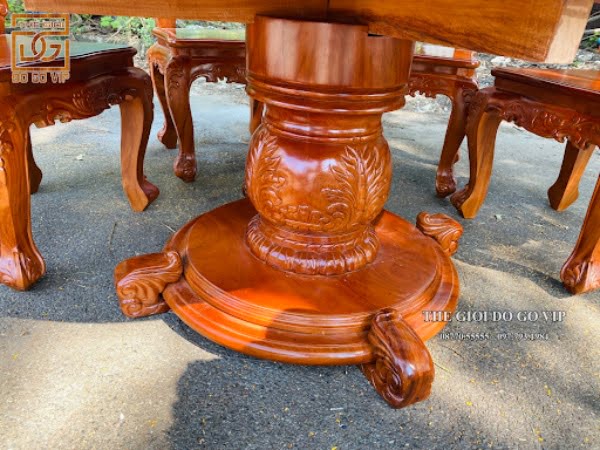 Chân bàn chắc chắn với nhiều họa tiết đẹp mắt