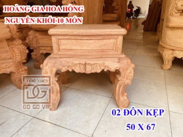 Đôn kẹp được làm từ gỗ tự nhiên chắc thịt, chạm khắc tinh tế
