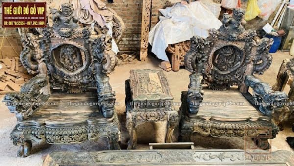 Ghế đơn và kẹp với thiết kế và vân gỗ vô cùng nổi bật