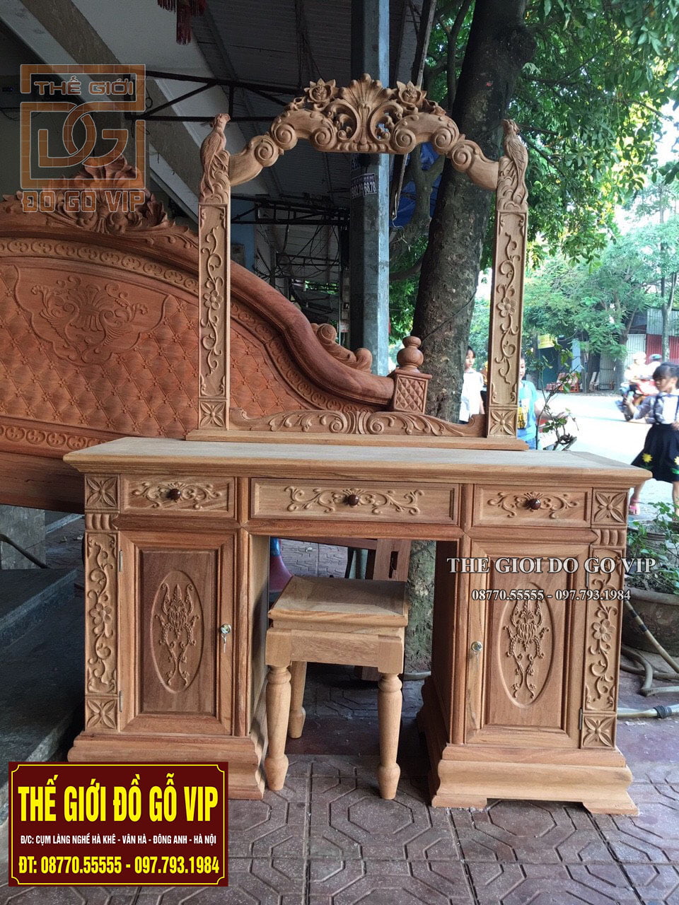 BÀN PHẤN TRANG ĐIỂM ĐỤC PHU THÊ VIÊN MÃN