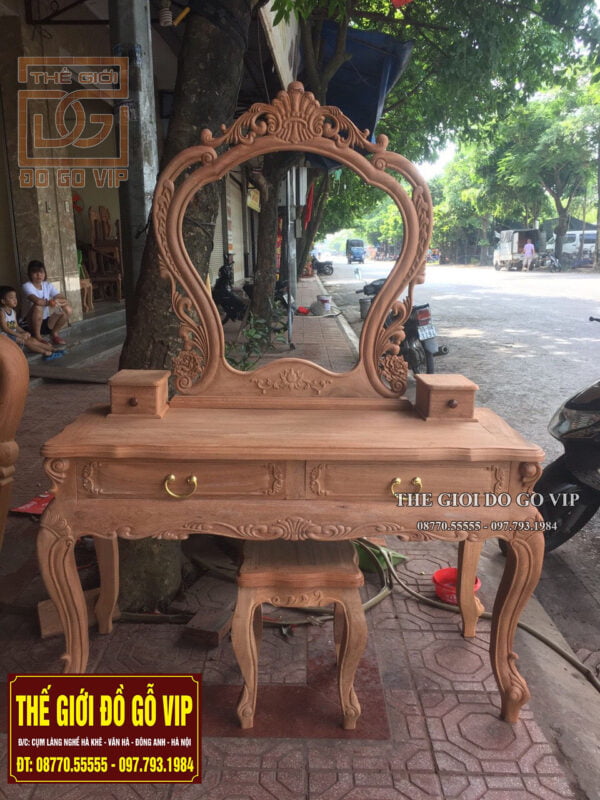 BÀN PHẤN - TRANG ĐIỂM MẪU ĐƠN  GIẢN