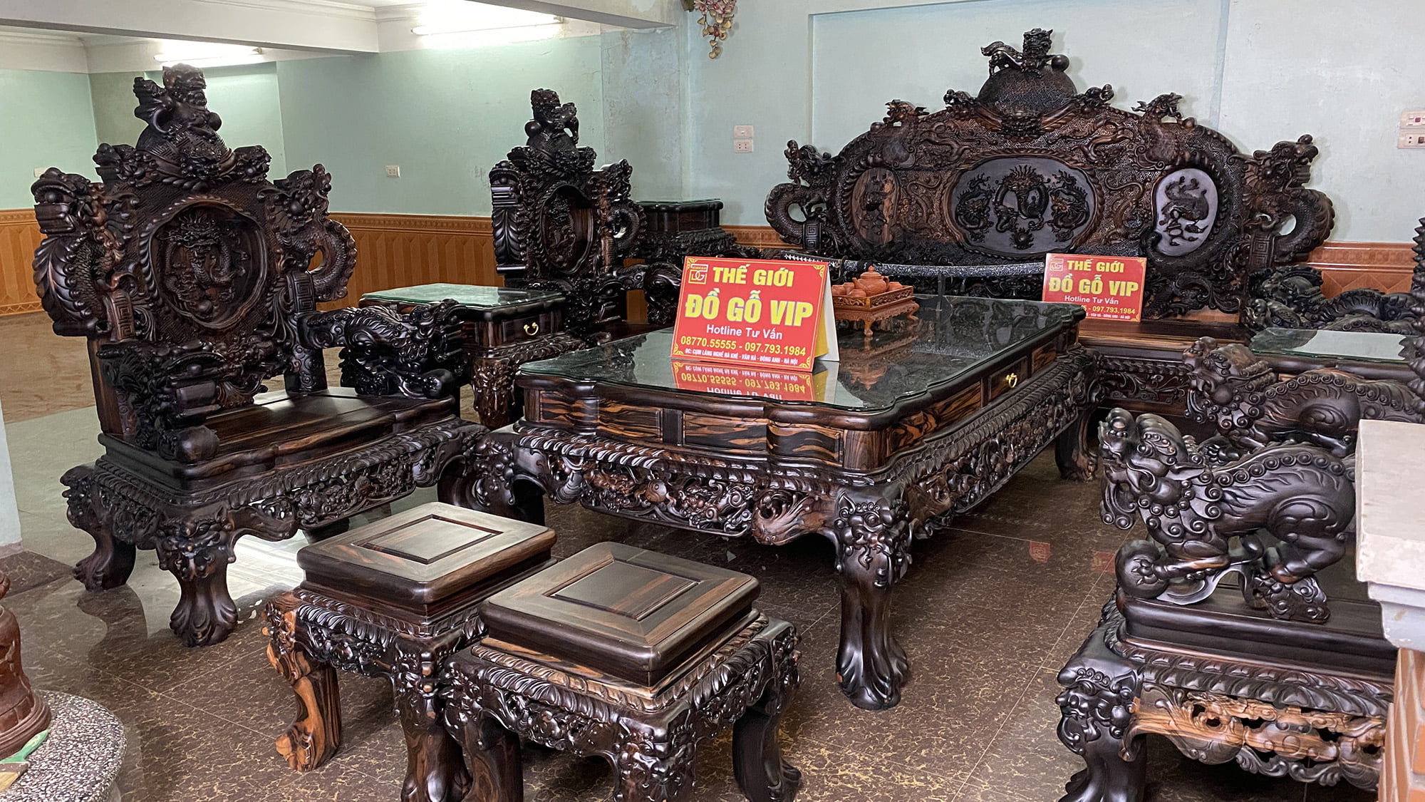 BÀN GIAO BỘ BÀN GHẾ KHỦNG CHO CHÚ TRƯỜNG- THƯỜNG TÍN HÀ NỘI