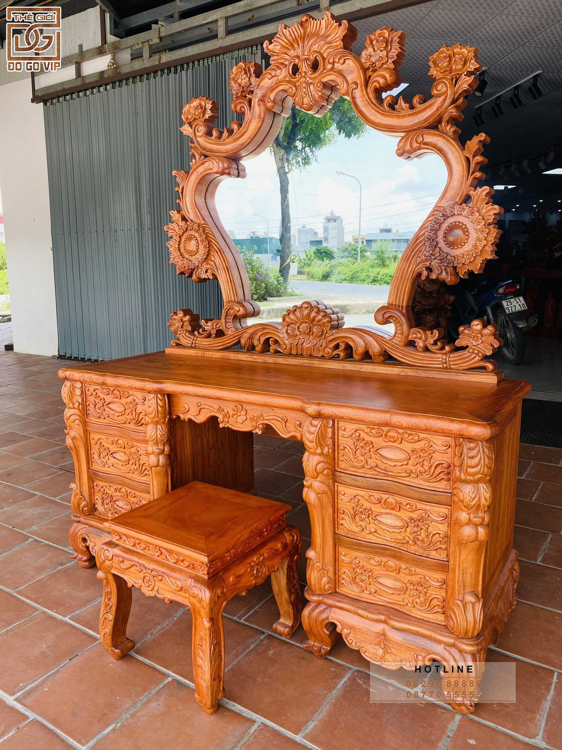 BÀN PHẤN HOÀNG GIA LOUIS- GỖ HƯƠNG ĐÁ