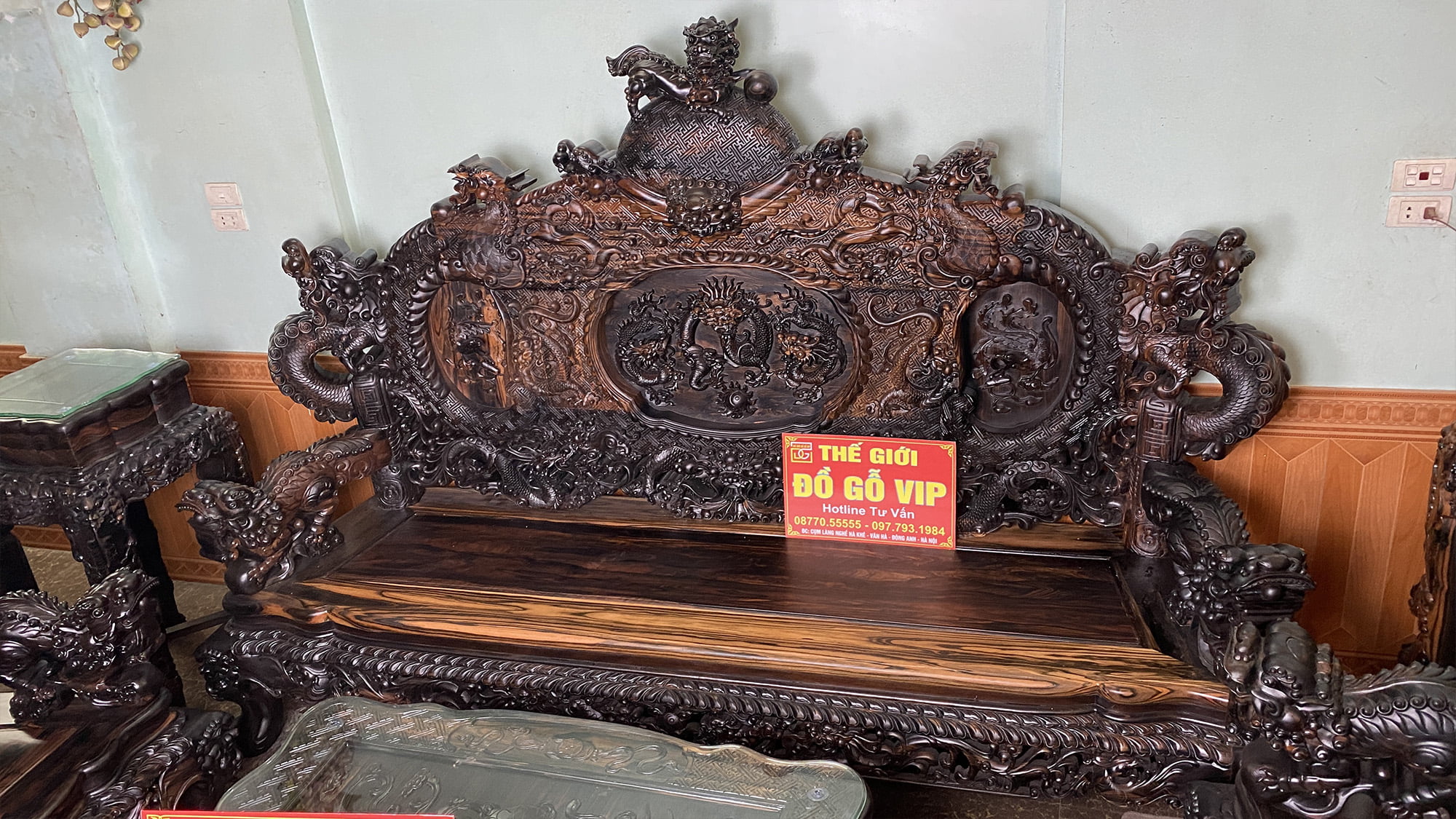 BÀN GIAO BỘ BÀN GHẾ KHỦNG CHO CHÚ TRƯỜNG- THƯỜNG TÍN HÀ NỘI
