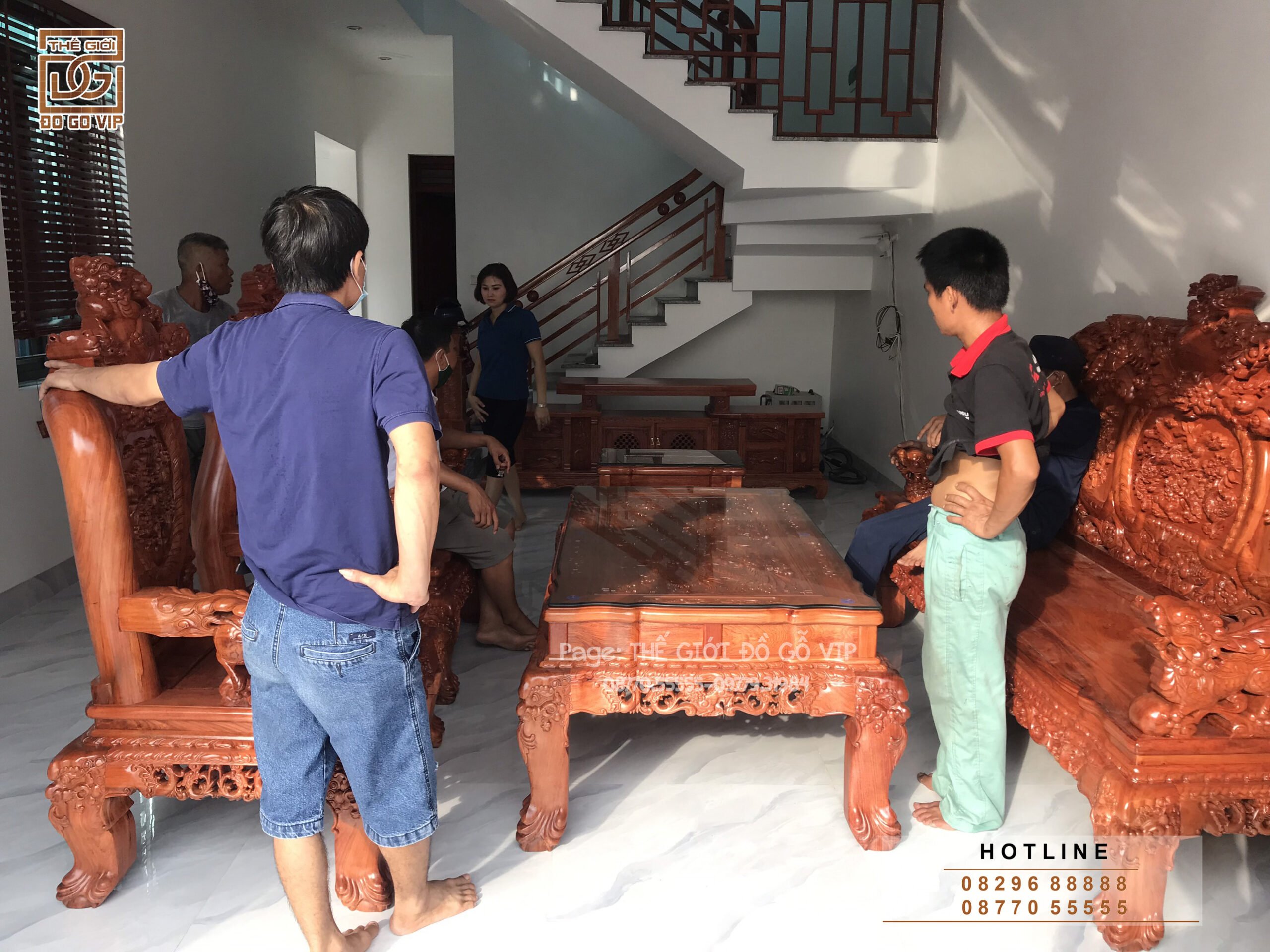 BÀN GIAO COMBO BÀN GHẾ VÀ KỆ TIVI CHO A KHÁNH- VĨNH PHÚC