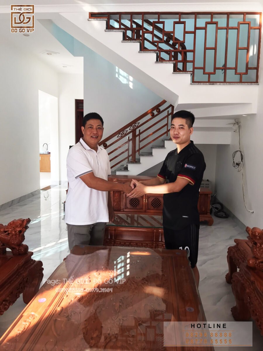 BÀN GIAO COMBO BÀN GHẾ VÀ KỆ TIVI CHO A KHÁNH- VĨNH PHÚC