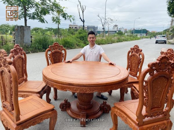 Bàn ăn làm từ gỗ hương đá được đánh giá là có tính thẩm mỹ cao