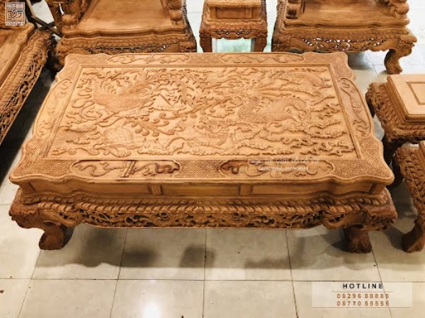 Mặt bàn được đục “Tứ linh”, khuôn tranh đục chạm “Hồ lô cuốn thư” mang đến giá trị về mặt tâm linh cho gia chủ