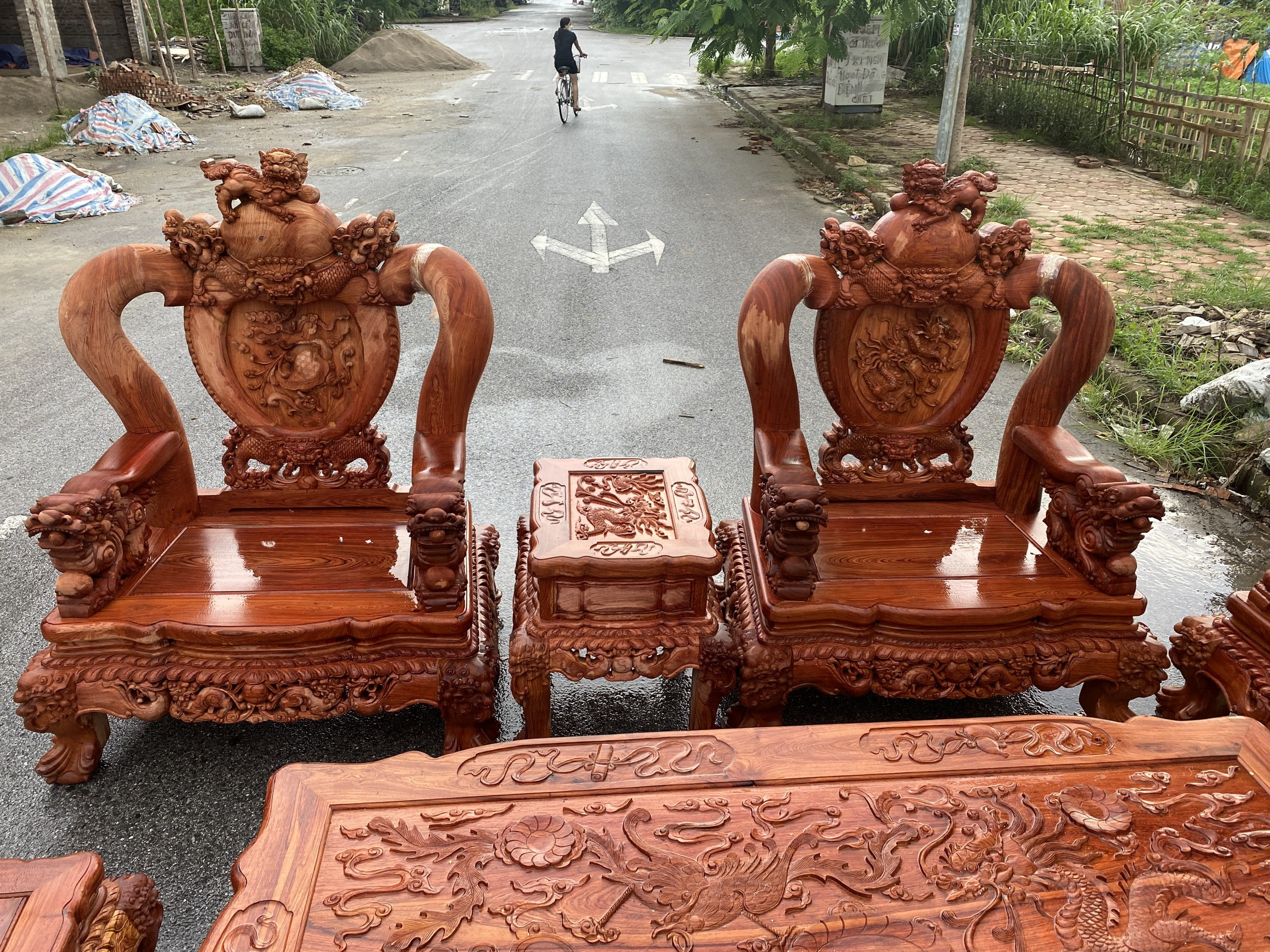 QUỐC NGHÊ BẢO ĐỈNH CỘT 16 - GỖ HƯƠNG ĐÁ