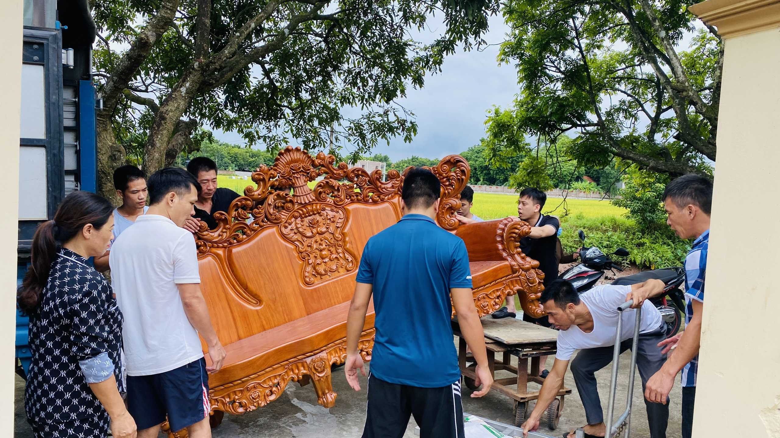 BÀN GIAO BỘ HOÀNG GIA HOA HỒNG TẠI NHÀ VƯỜN HÀ NAM