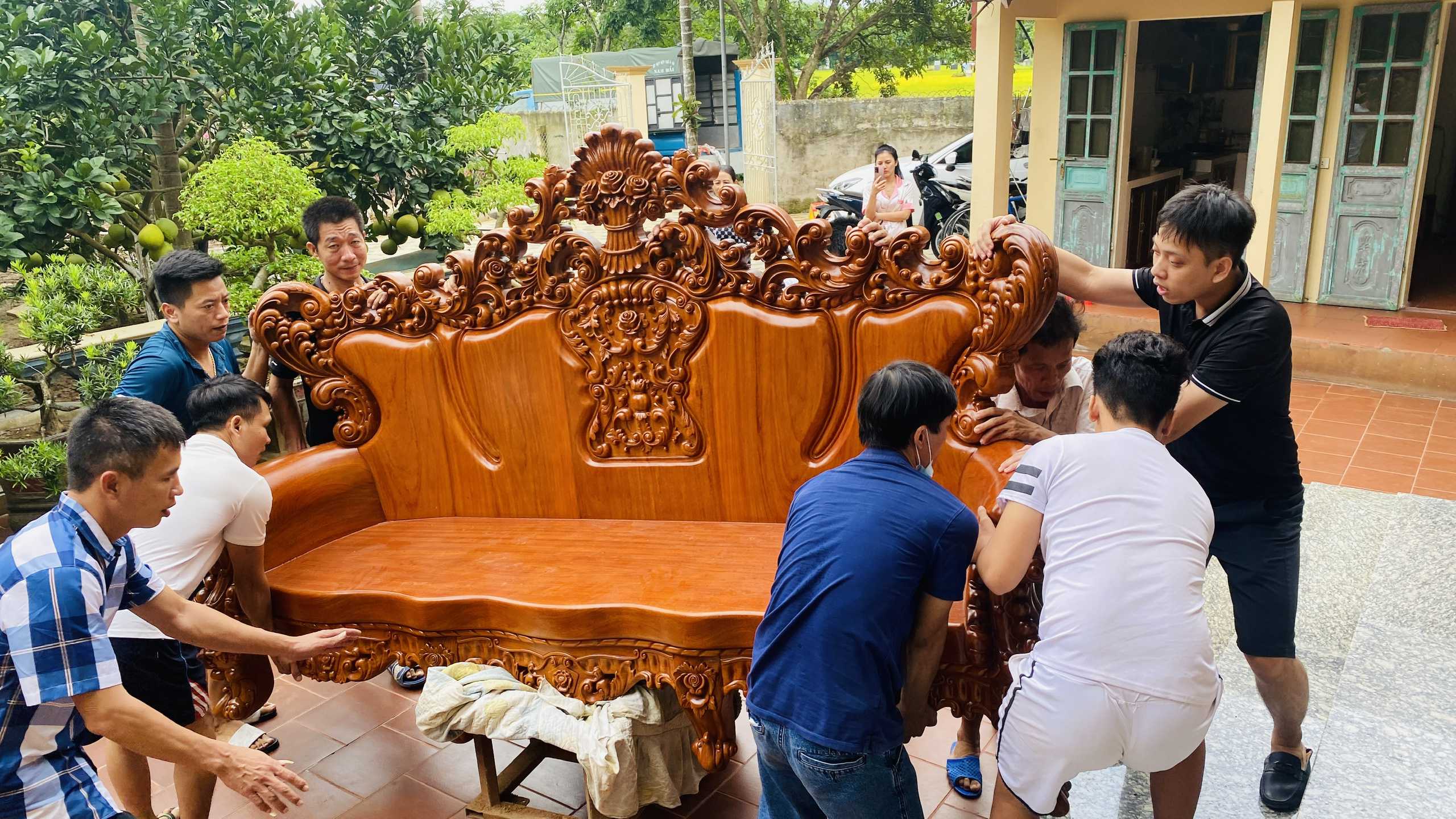 BÀN GIAO BỘ HOÀNG GIA HOA HỒNG TẠI NHÀ VƯỜN HÀ NAM