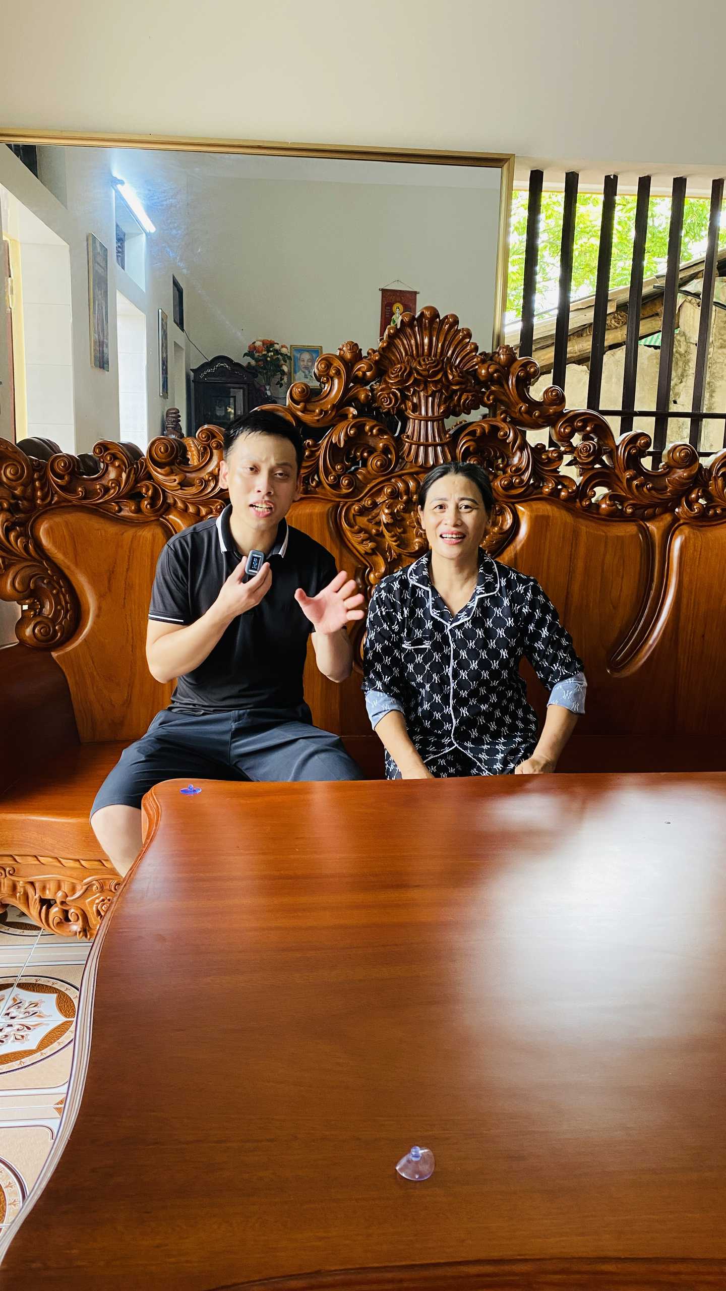 BÀN GIAO BỘ HOÀNG GIA HOA HỒNG TẠI NHÀ VƯỜN HÀ NAM