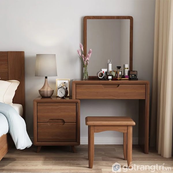 Bàn trang điểm gỗ đơn giản vừa đem lại sự tiện lợi vừa tạo điểm nhấn cho căn phòng