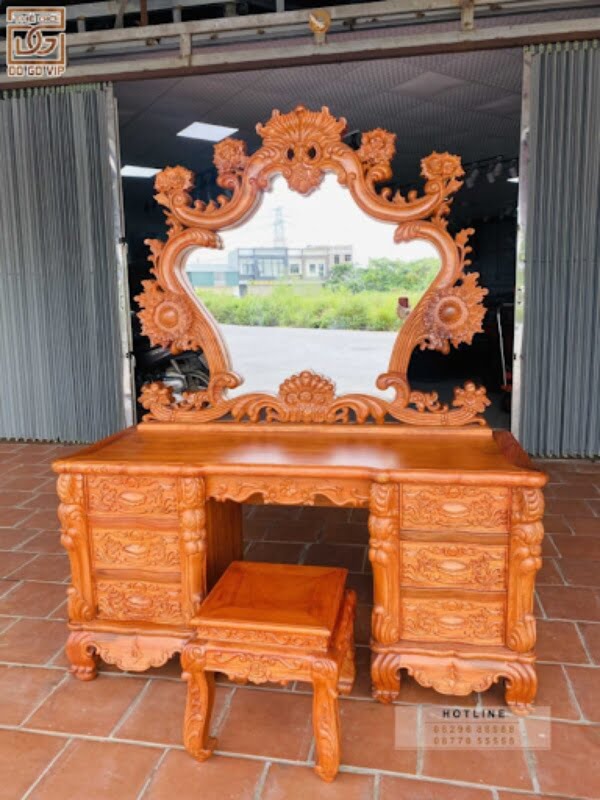 Bàn phấn hoàng gia Louis được làm từ gỗ hương đá
