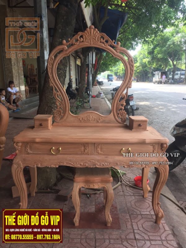 Bàn trang điểm đơn giản phù hợp với nhiều không gian
