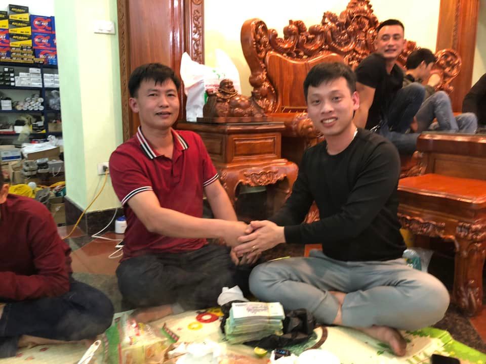 13/12 THẾ GIỚI ĐỒ GỖ VIP | Bàn Giao Bộ Bàn Ghế Hoàng Gia Nguyên Khối Và Cái Kết " SAY MẤT NGƯỜI " Tại THÁI BÌNH