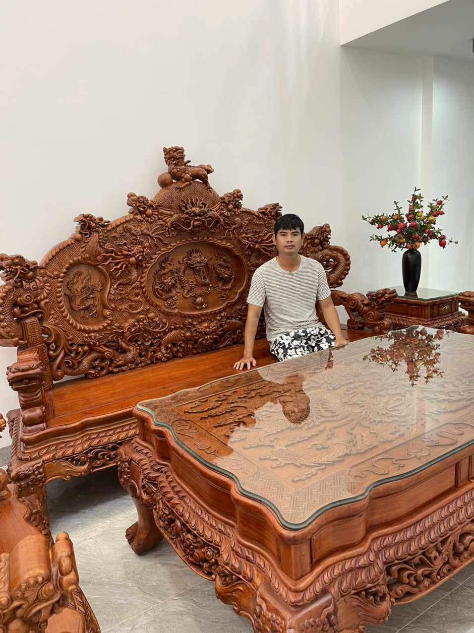 [ 18/12 Tại sao nên sử dụng bàn ghế gỗ phòng khách hiện đại]
