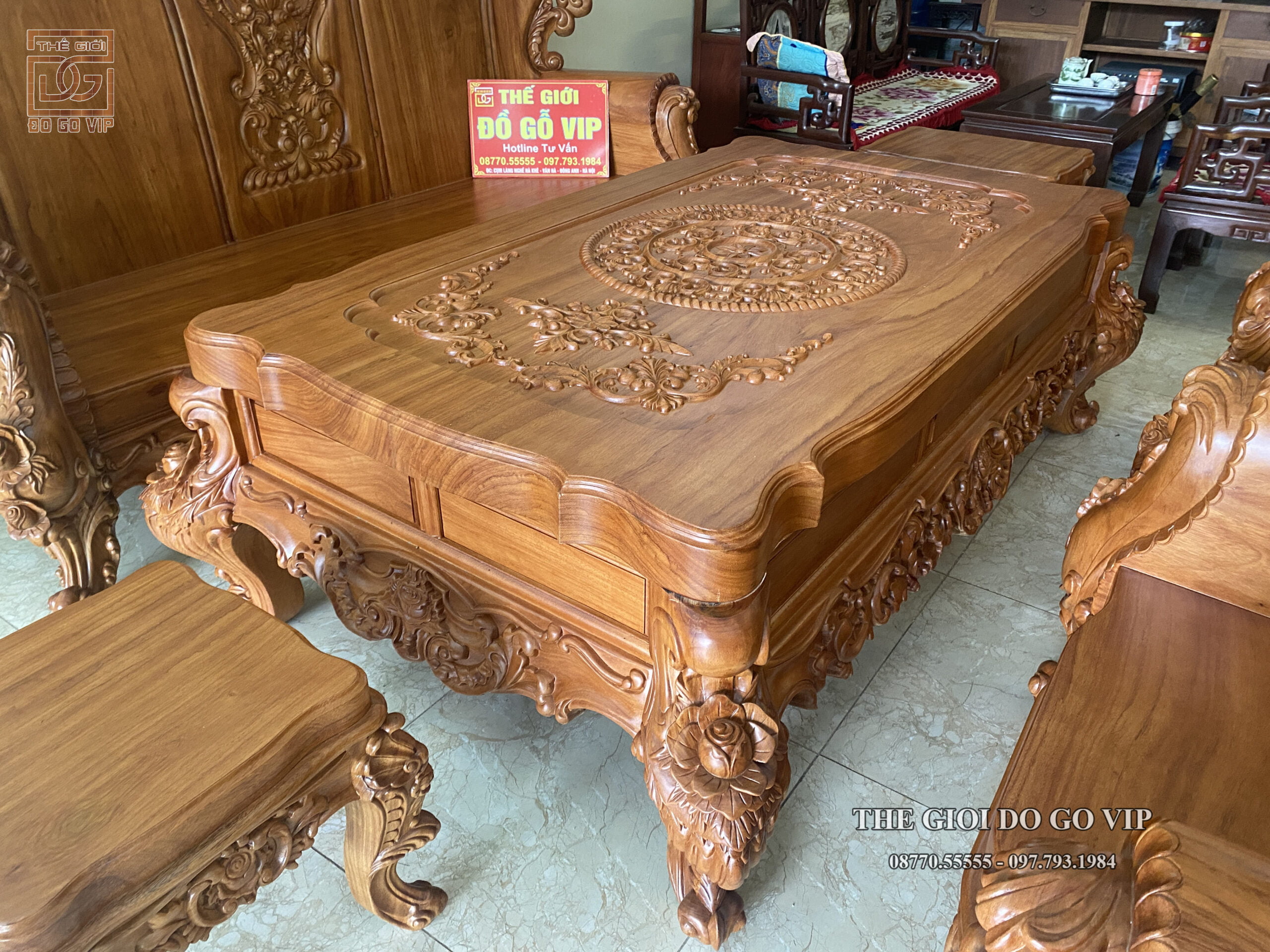 Bàn giao bộ Hoàng Gia Nguyên Khối - Gỗ Gõ Đỏ đẹp mỹ mãn cho Chú Sỹ ở Thành Phố Từ Sơn - Bắc Ninh