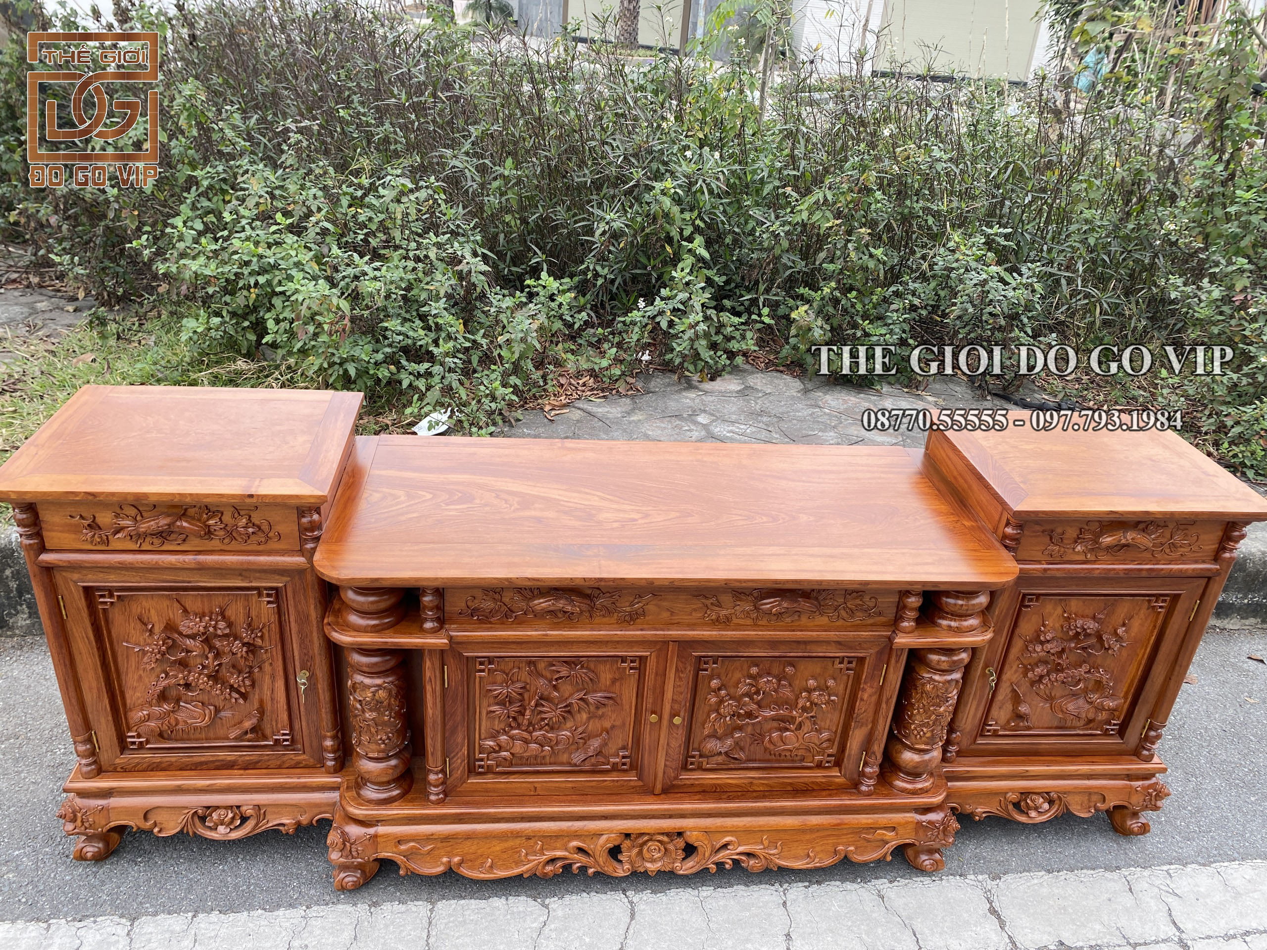 [KỆ TIVI CỘT NHO HOÀN THIỆN TRẢ KHÁCH 13/1 ]