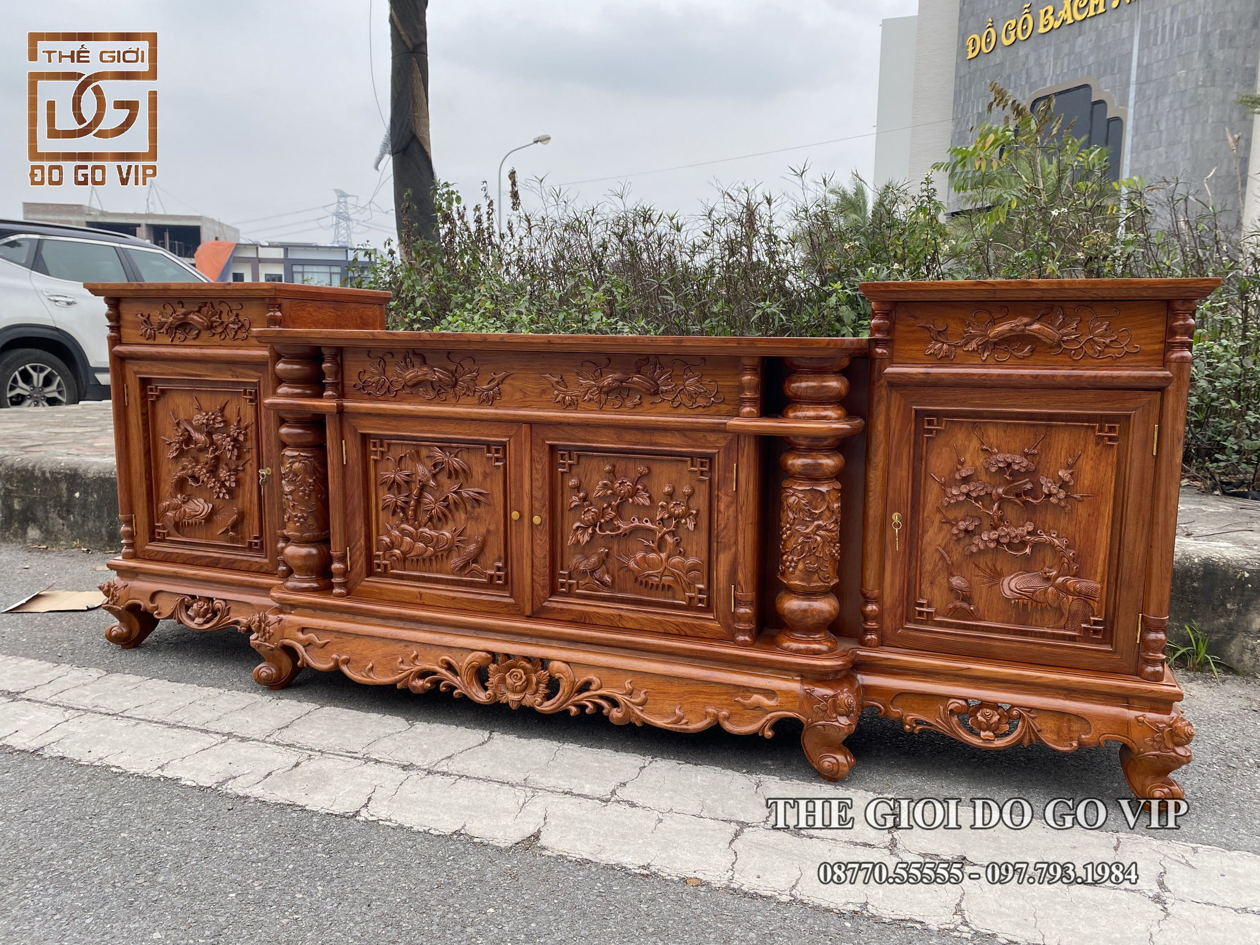 [KỆ TIVI CỘT NHO HOÀN THIỆN TRẢ KHÁCH 13/1 ]