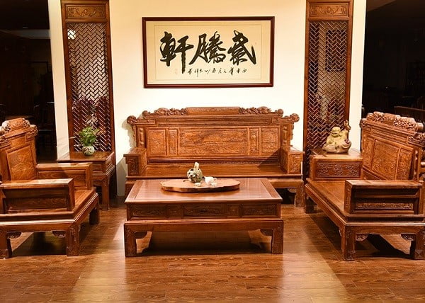 Bàn ghế gỗ cao cấp mang đến cảm giác sang trọng, đẳng cấp cho ngôi nhà