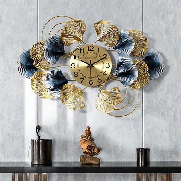 Đồng hồ treo tường decor giúp phòng khách thêm cuốn hút