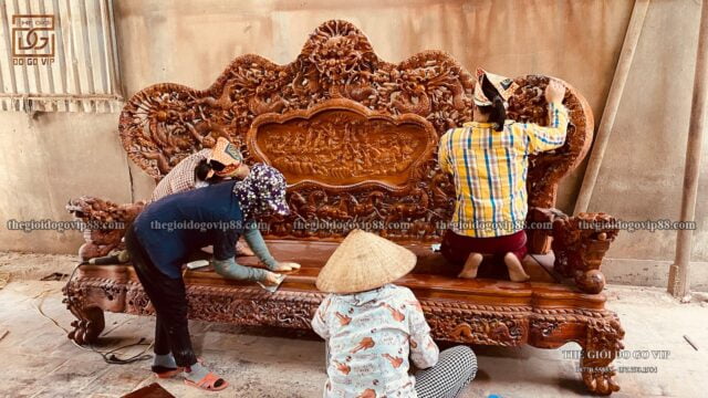 Nhân viên luôn cẩn thận trong từng khâu làm việc để đem đến cho bạn những sản phẩm tốt nhất