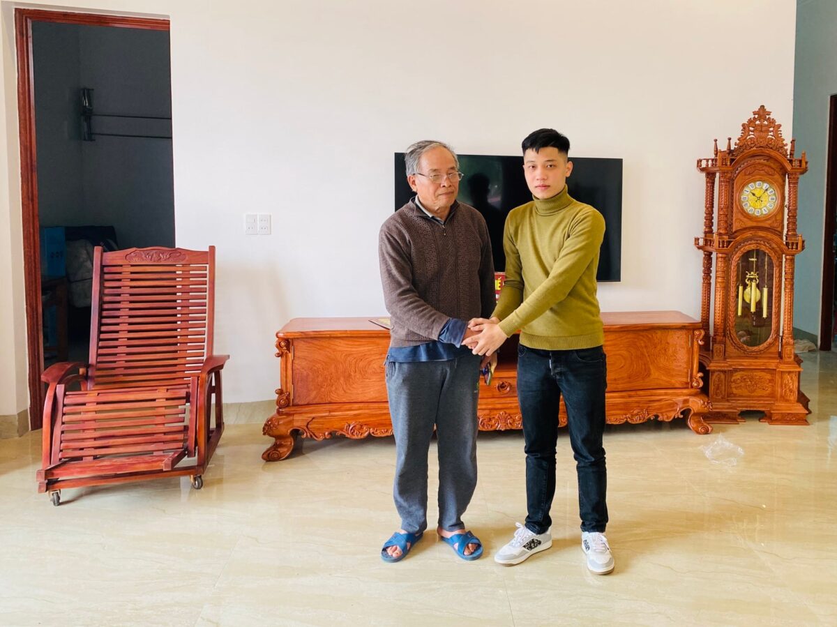 [ 25/2 BÀN GIAO COMBO ĐỒNG HỒ- HOÀNG GIA- KỆ TIVI CHO CHÚ ĐÍNH BẮC GIANG]