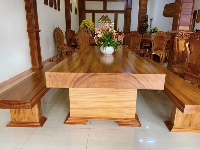 Bàn ghế gỗ nguyên khối phong cách tối giản