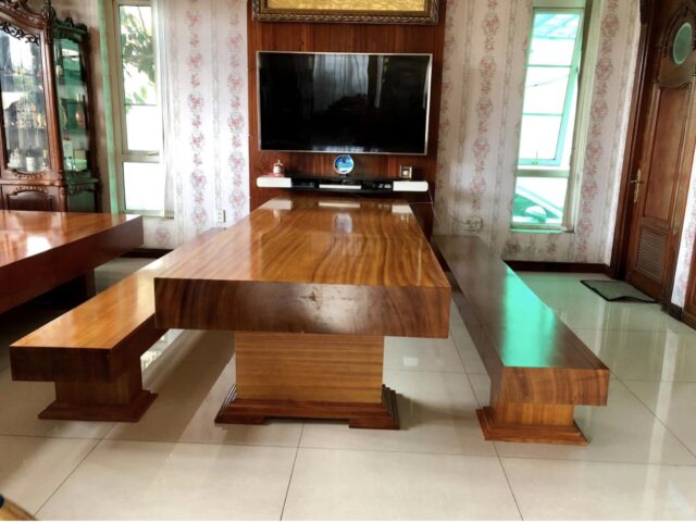 Bàn ghế gỗ nguyên khối sang trọng, đẳng cấp