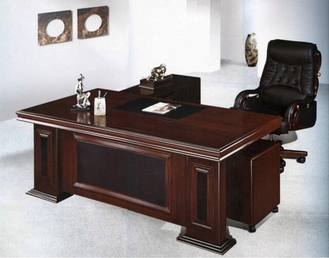 Bàn giám đốc với chất liệu gỗ tự nhiên