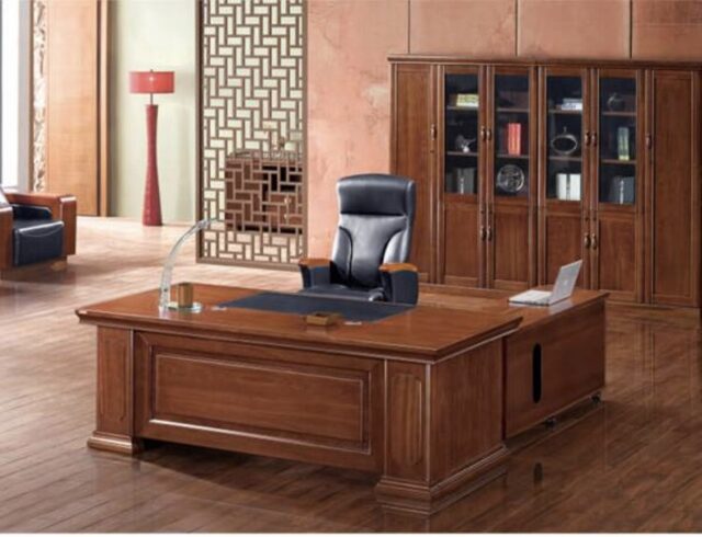 Bàn giám đốc gỗ tân cổ điển mang đến sự sang trọng, đẳng cấp cho không gian văn phòng