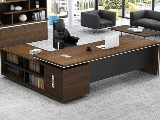 Bàn giám đốc với thiết kế tinh tế, tối giản