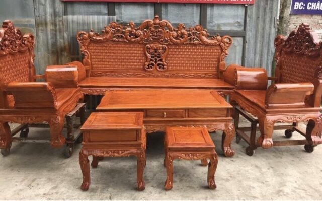 Bộ bàn ghế gỗ hoàng gia mang vẻ đẹp sang trọng, đẳng cấp