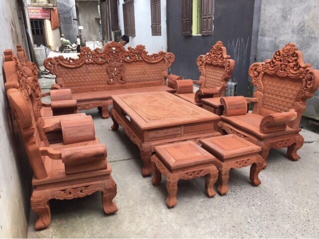 Bàn ghế quốc triện với chất liệu gỗ cao cấp