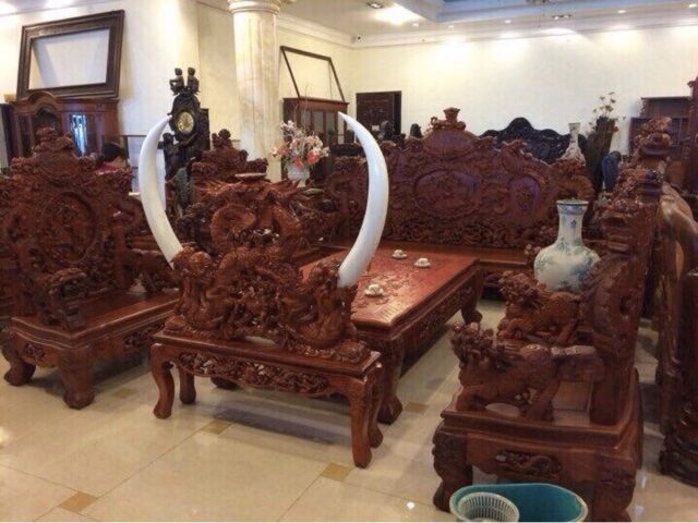 Bộ bàn ghế rồng đỉnh với chi tiết ấn tượng, đẳng cấp