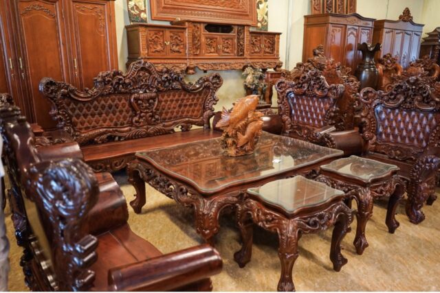 Mẫu bàn ghế hoàng gia với các hoạ tiết đặc sắc, độc đáo