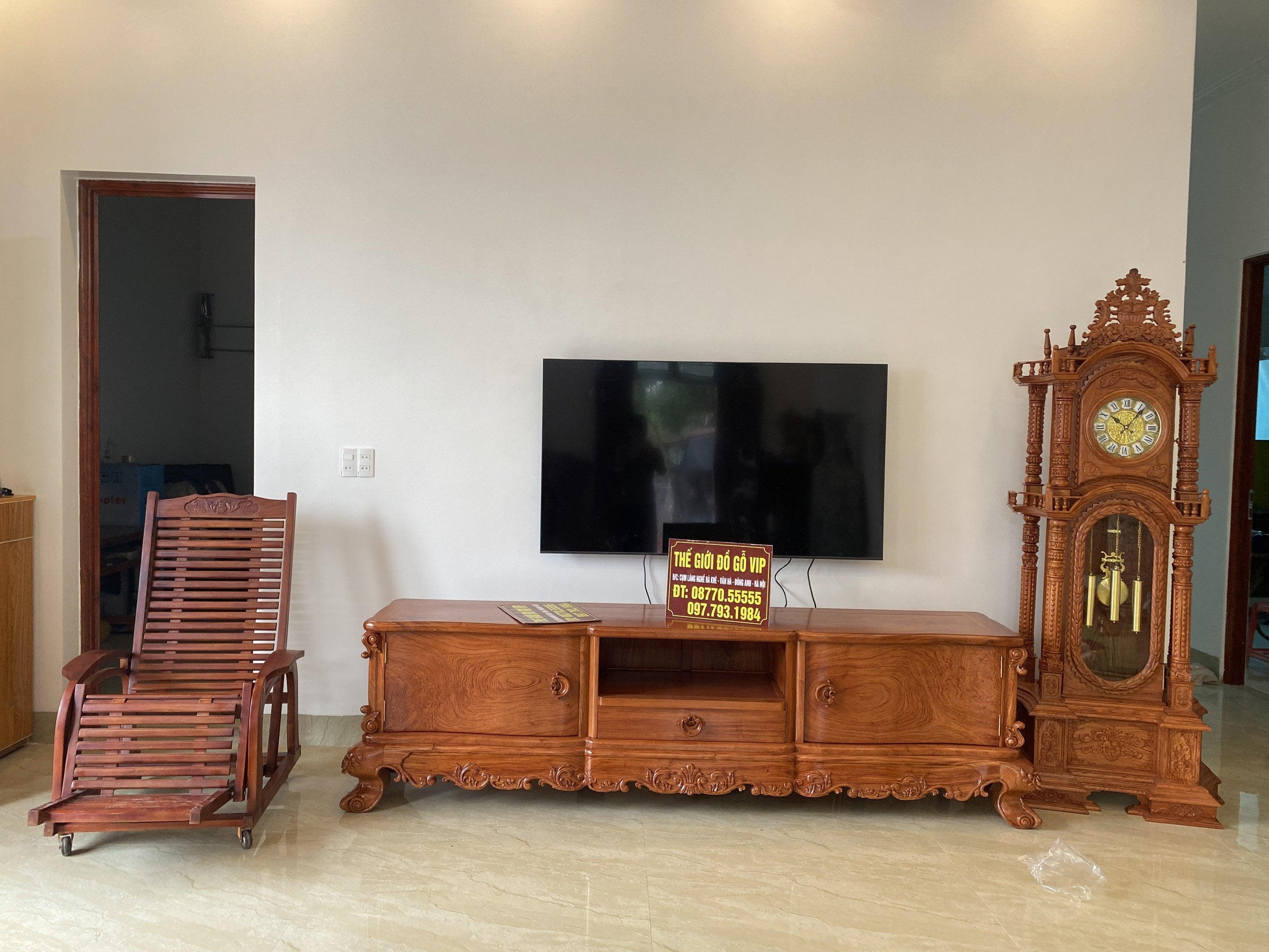 [ 25/2 BÀN GIAO COMBO ĐỒNG HỒ- HOÀNG GIA- KỆ TIVI CHO CHÚ ĐÍNH BẮC GIANG]