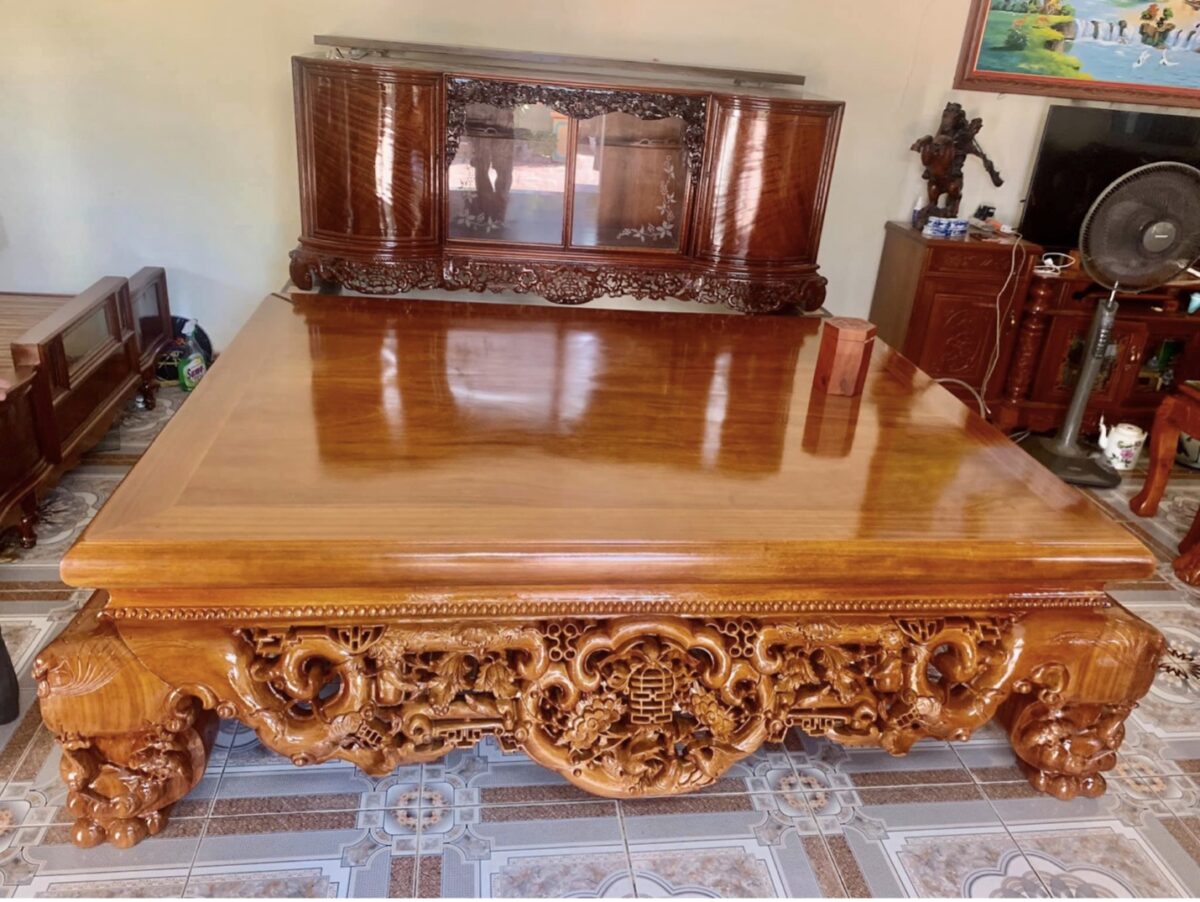 Sập nằm gỗ hương đá với vẻ đẹp sang trọng, uy quyền
