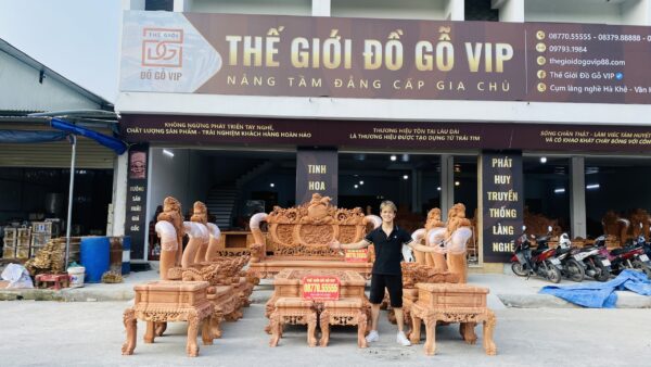 Bộ Bàn Ghế Hoàng Gia Nguyên Khối Tay Cong Vip Chân 22 - Gỗ Hương Đá